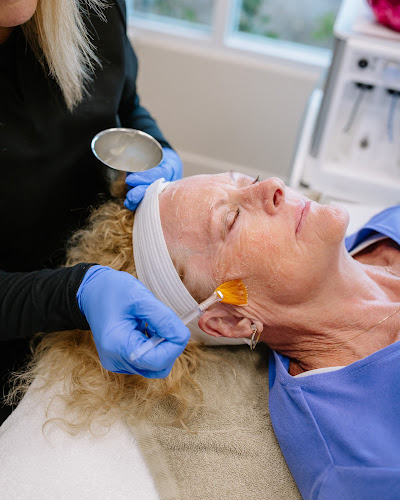 Hall and Wrye Plastic Surgeons and Medical Spa