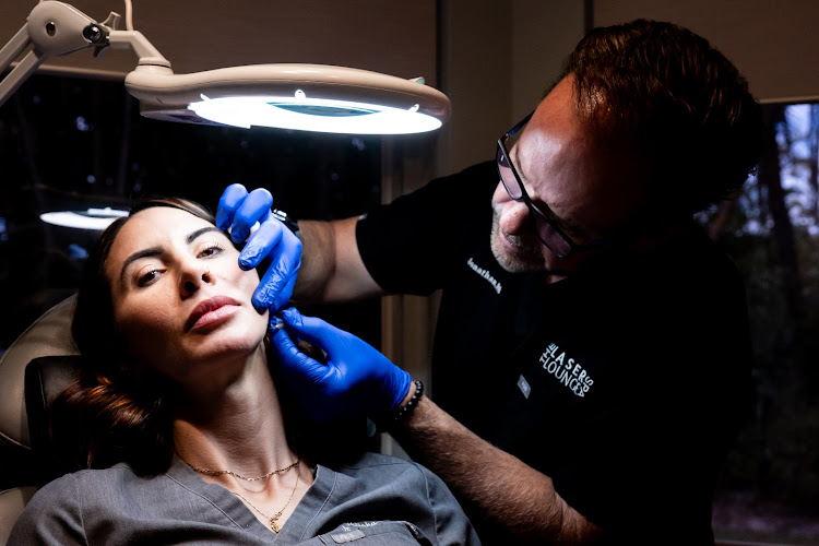 The Laser Lounge Spa Estero