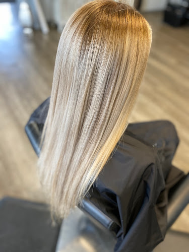 MIRROR MIRROR SALON AND DAY SPA