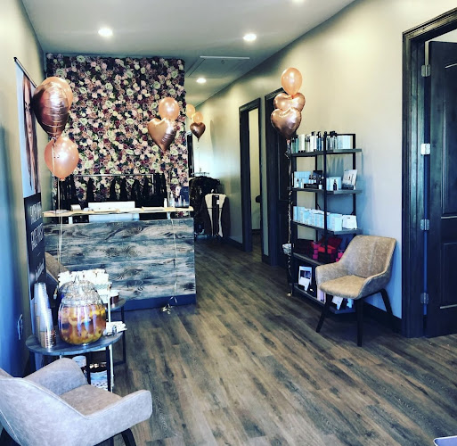 Lashes de Bella & Skincare - Kyle