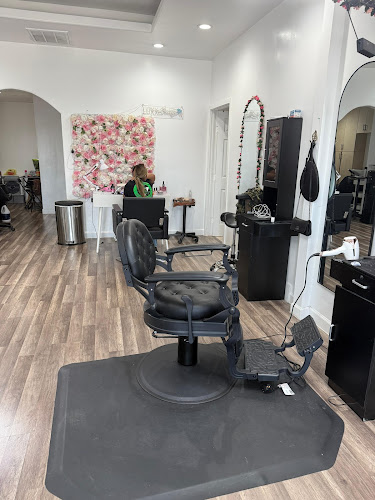 Luxx Beauty Hair & Esthetics