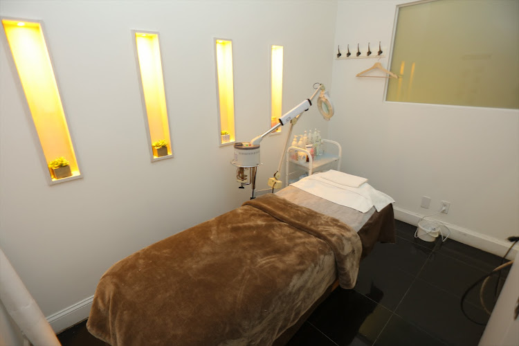 Dr WW Medical & Cosmetic Dermatology 魏华臣皮肤科和医美镭射中心：纽约 皇后 最好的 医美 美容 皮肤科 医生 皮肤 皮肤病 专科 皮肤病科 医生 专家 医院 诊所 中心 推荐 皮肤美容科 湿疹