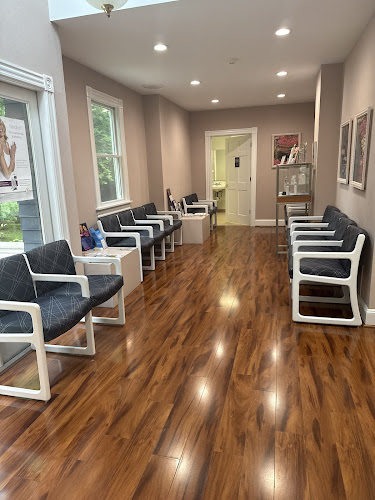 Associated Dermatologists Trusky Diana MD