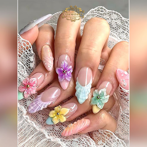 Cosmospa Nails